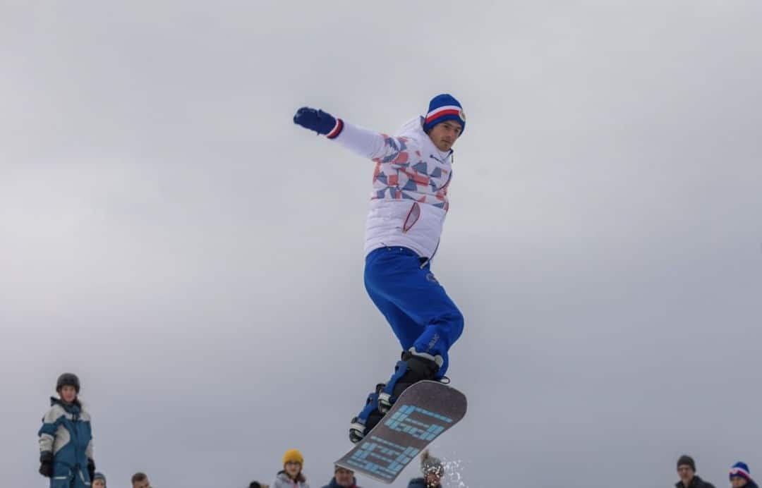 Adam Ondra snowboard statt klettern