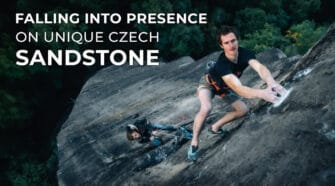 Adam Ondra klettert im tschechischen Sandstein