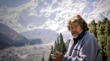 Reinhold Messner vor dem Nanga Parbat